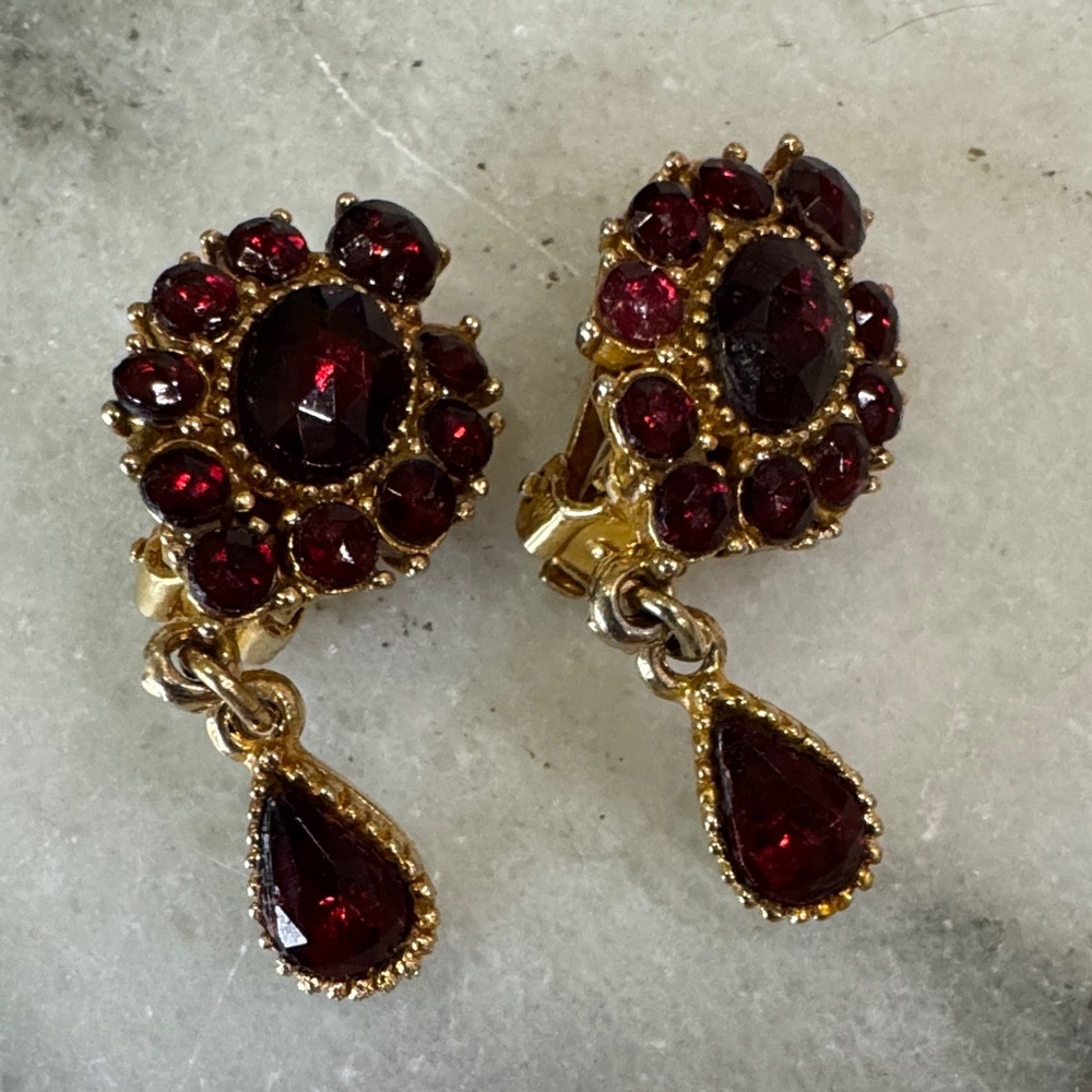 Vintage Arthur Pepper “ART” Garnet red rhinestone 1950’s vintage earrings